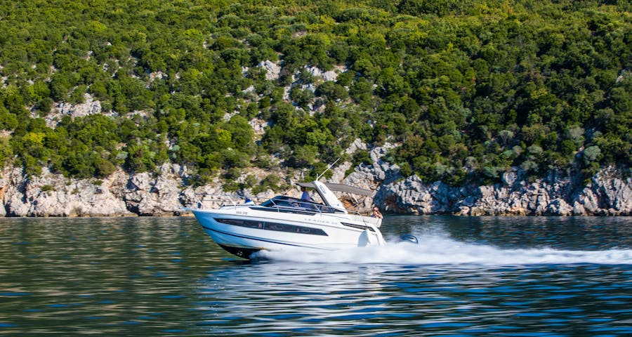 dubrovnik-executive-speedboat-leader-30-rent-day-tours-004.jpg